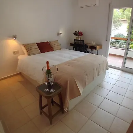Villa 10 People, 150 M From The Sea, Pool And Garden